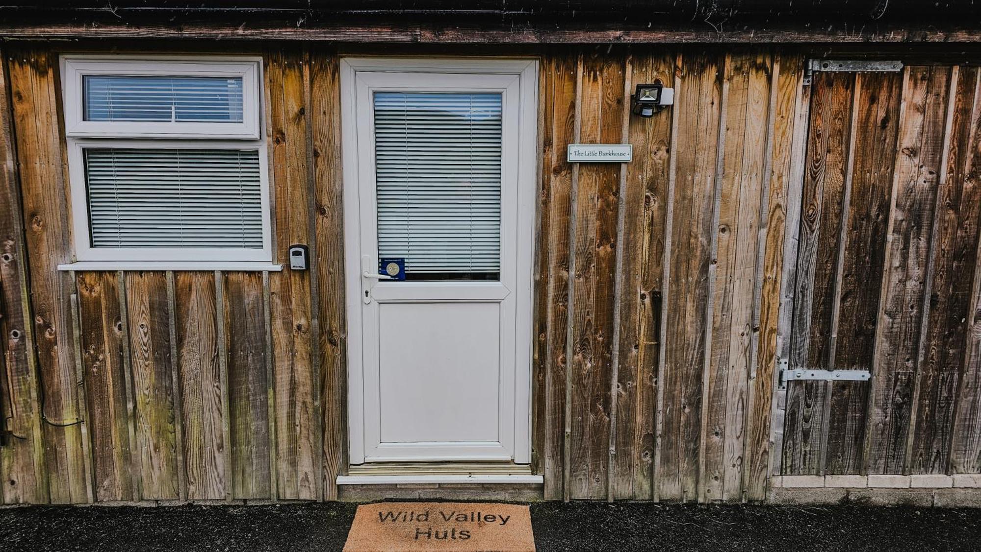 Wild Valley Bunkhouse Llanrhaeadr-ym-Mochnant Екстер'єр фото
